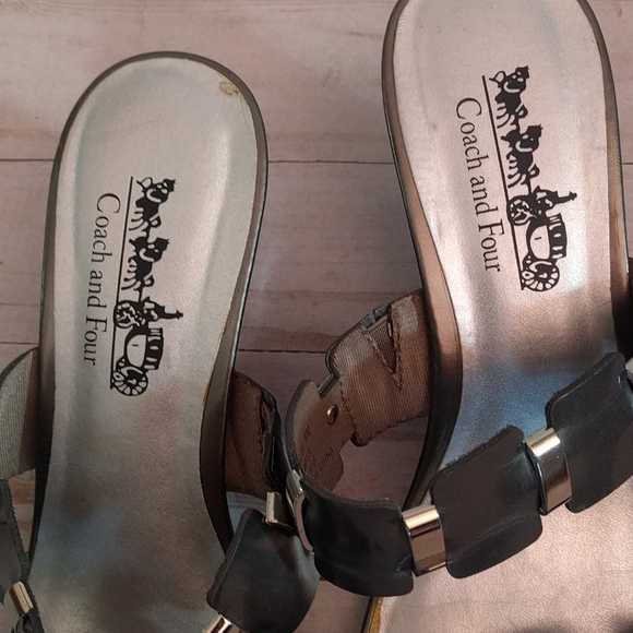 🌸🍀 Beautiful metallic sandals by Coach and Four - Picture 2 of 10